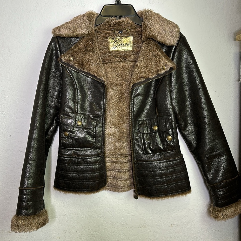 Guess - Picture 7 of 17